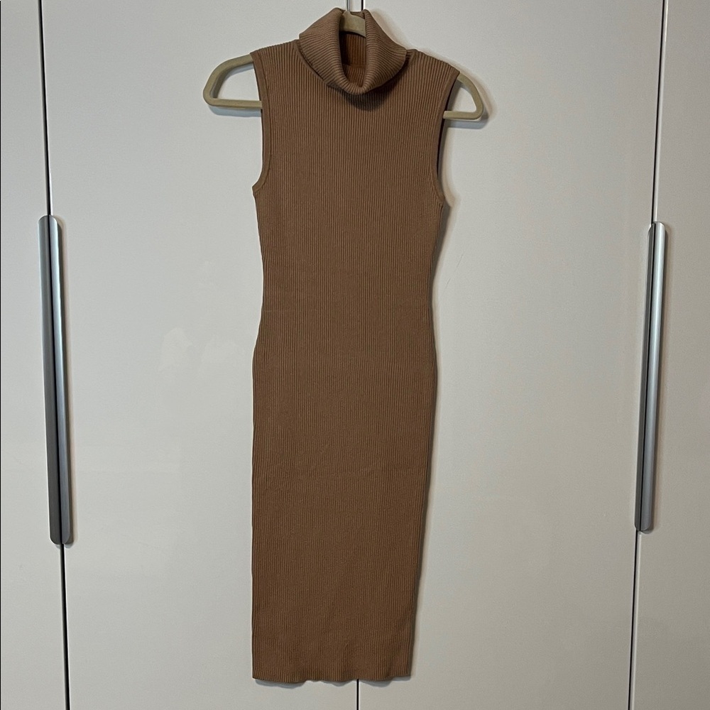 YES LOLA NWOT Sleeveless Beige Turtleneck Sweater Dress Midi Cotton, Size M
